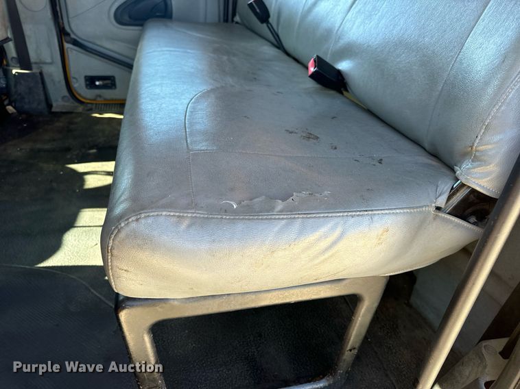 image for item EN5165 2006 International 7400 Crew Cab dump truck