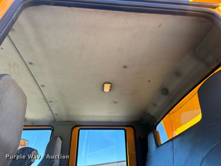 image for item EN5165 2006 International 7400 Crew Cab dump truck