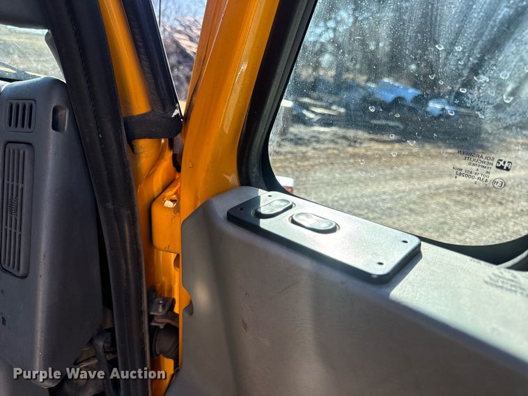 image for item EN5165 2006 International 7400 Crew Cab dump truck