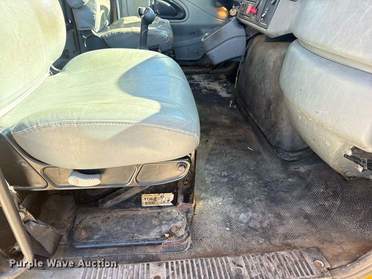 image for item EN5165 2006 International 7400 Crew Cab dump truck