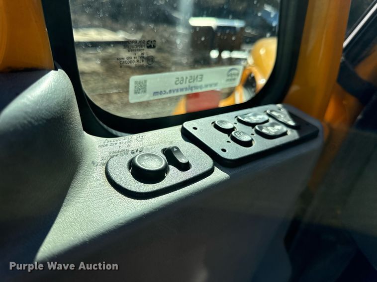 image for item EN5165 2006 International 7400 Crew Cab dump truck