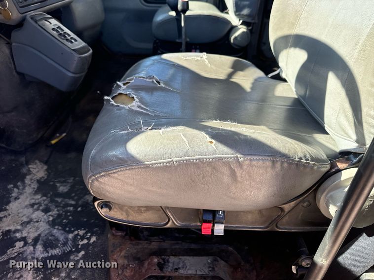 image for item EN5165 2006 International 7400 Crew Cab dump truck