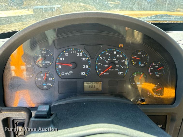 image for item EN5165 2006 International 7400 Crew Cab dump truck