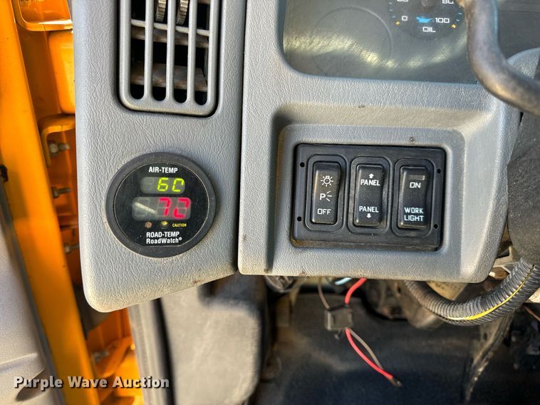 image for item EN5165 2006 International 7400 Crew Cab dump truck