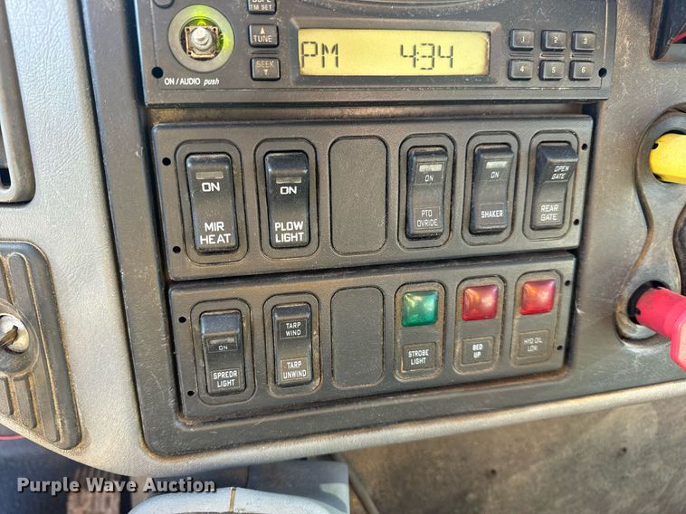 image for item EN5165 2006 International 7400 Crew Cab dump truck