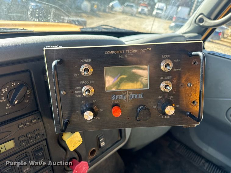 image for item EN5165 2006 International 7400 Crew Cab dump truck