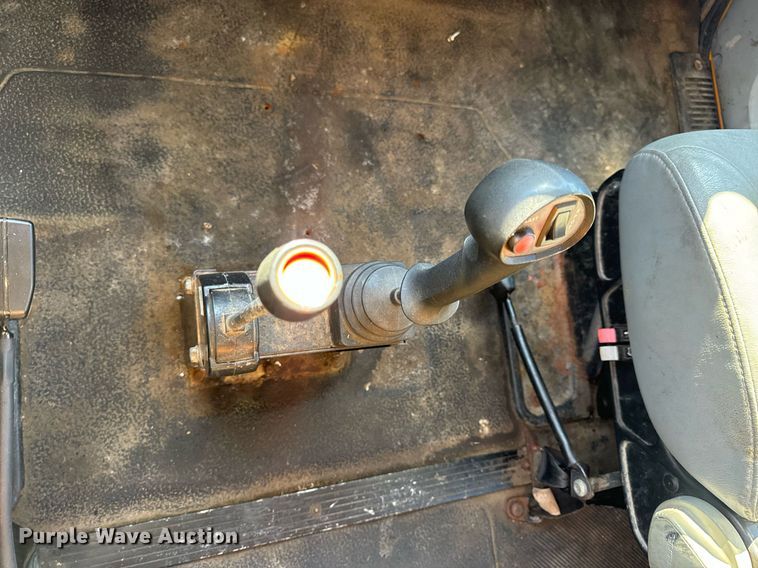 image for item EN5165 2006 International 7400 Crew Cab dump truck