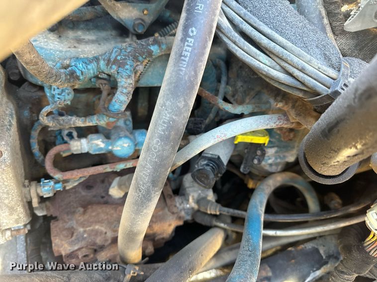 image for item EN5165 2006 International 7400 Crew Cab dump truck