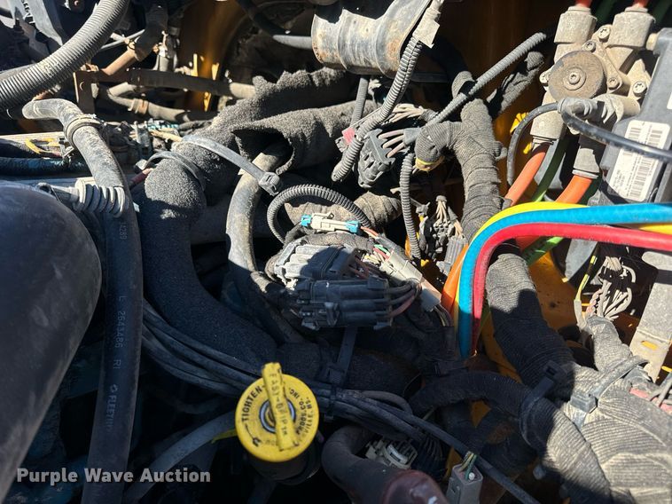 image for item EN5165 2006 International 7400 Crew Cab dump truck