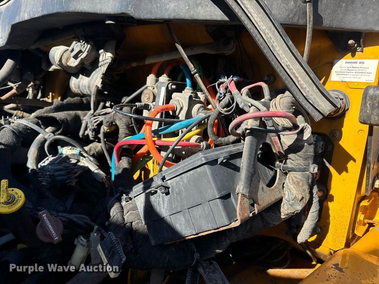 image for item EN5165 2006 International 7400 Crew Cab dump truck