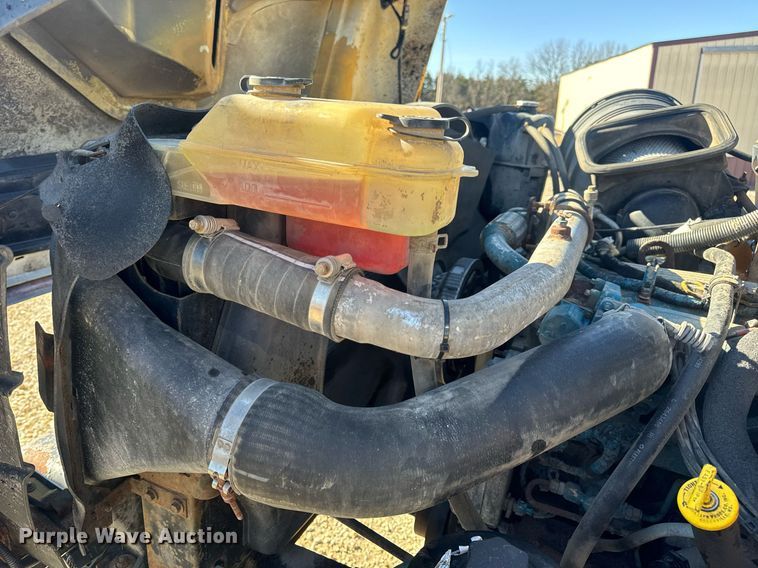 image for item EN5165 2006 International 7400 Crew Cab dump truck