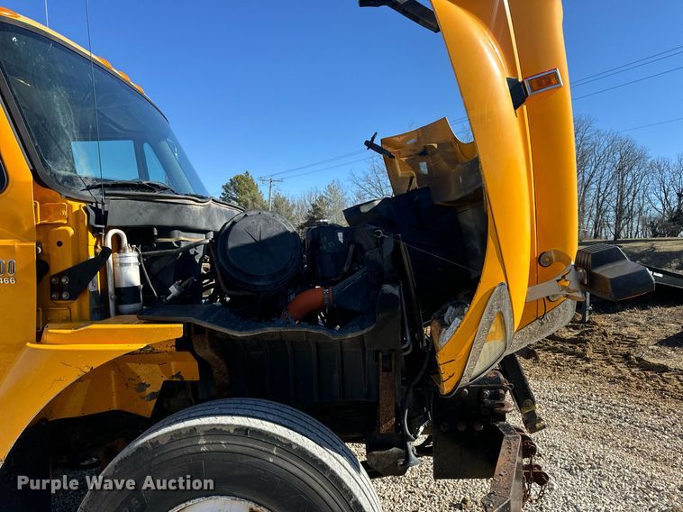 image for item EN5165 2006 International 7400 Crew Cab dump truck