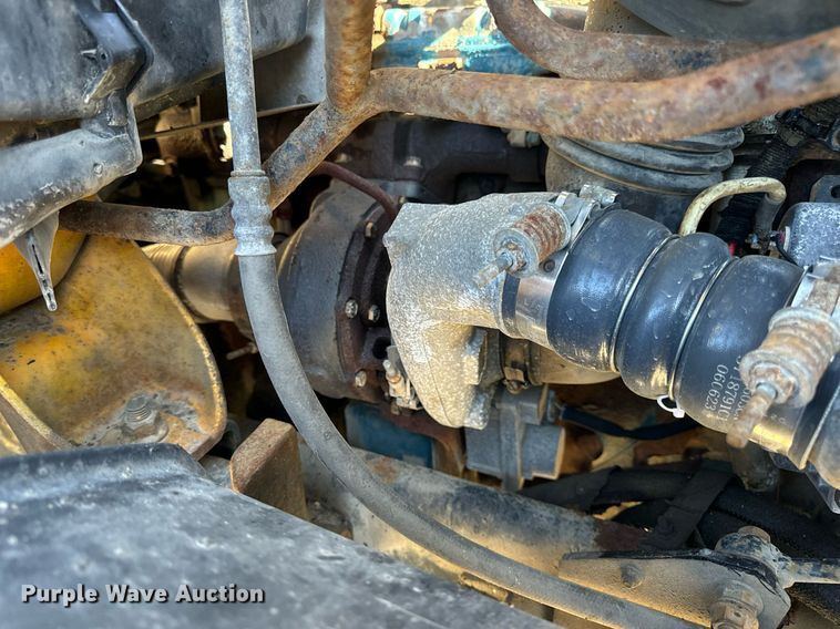 image for item EN5165 2006 International 7400 Crew Cab dump truck