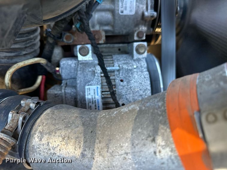 image for item EN5165 2006 International 7400 Crew Cab dump truck