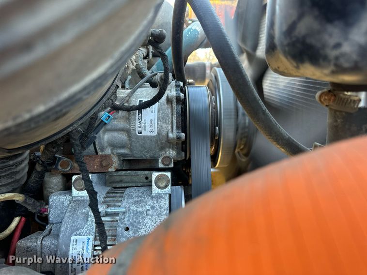 image for item EN5165 2006 International 7400 Crew Cab dump truck