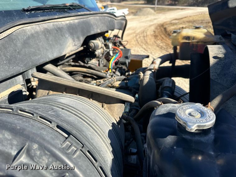 image for item EN5165 2006 International 7400 Crew Cab dump truck