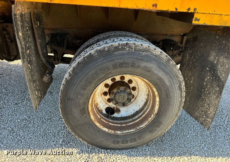 image for item EN5165 2006 International 7400 Crew Cab dump truck