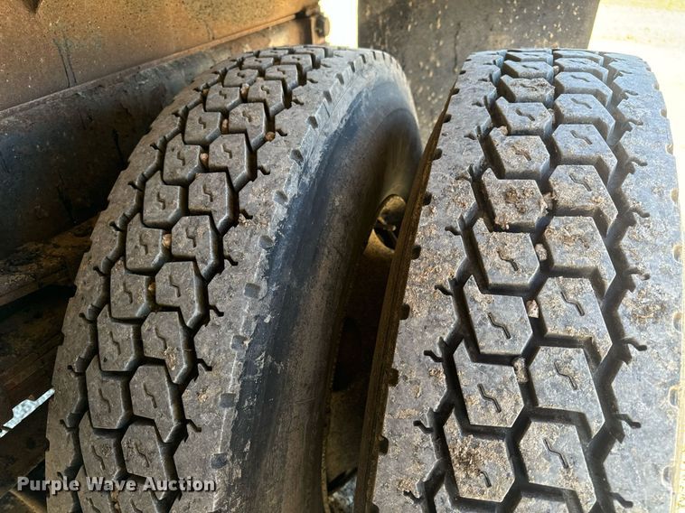 image for item EN5165 2006 International 7400 Crew Cab dump truck