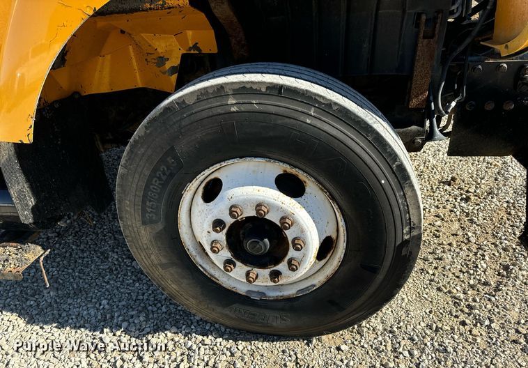 image for item EN5165 2006 International 7400 Crew Cab dump truck