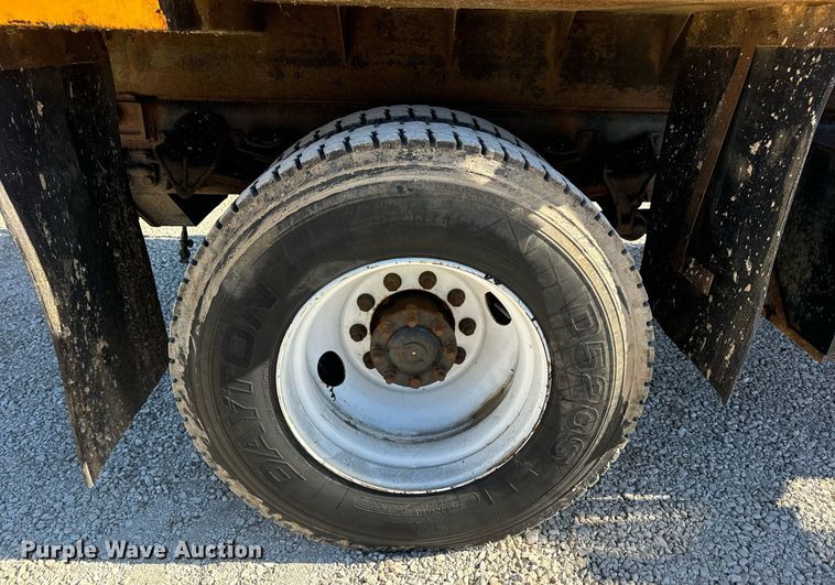 image for item EN5165 2006 International 7400 Crew Cab dump truck