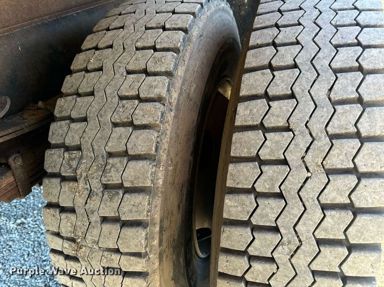 image for item EN5165 2006 International 7400 Crew Cab dump truck