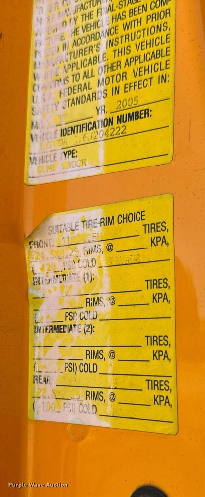 image for item EN5165 2006 International 7400 Crew Cab dump truck