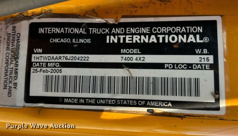 image for item EN5165 2006 International 7400 Crew Cab dump truck
