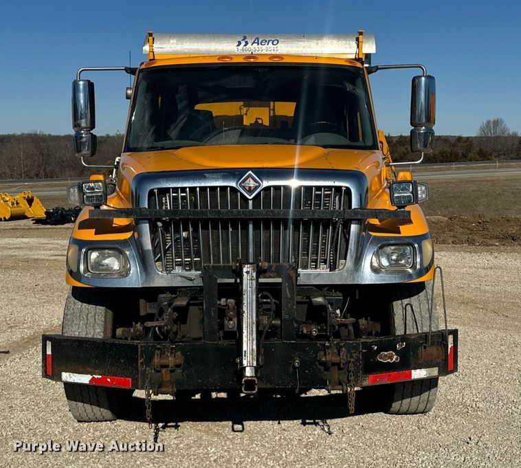 image for item EN5166 2006 International 7400 Crew Cab dump truck