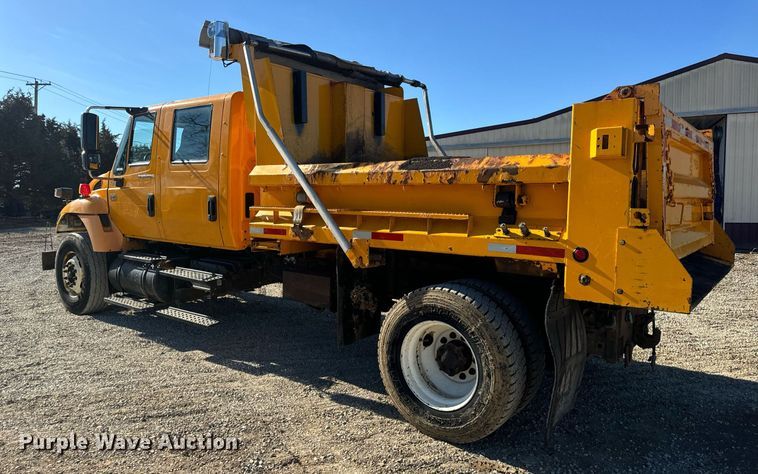 image for item EN5166 2006 International 7400 Crew Cab dump truck
