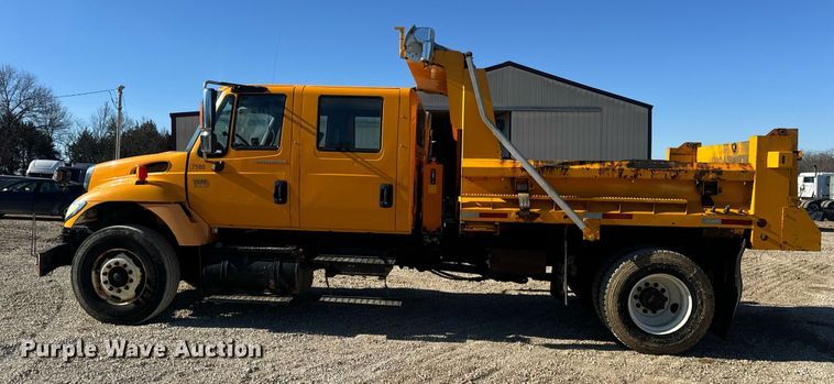 image for item EN5166 2006 International 7400 Crew Cab dump truck