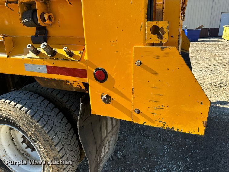 image for item EN5166 2006 International 7400 Crew Cab dump truck