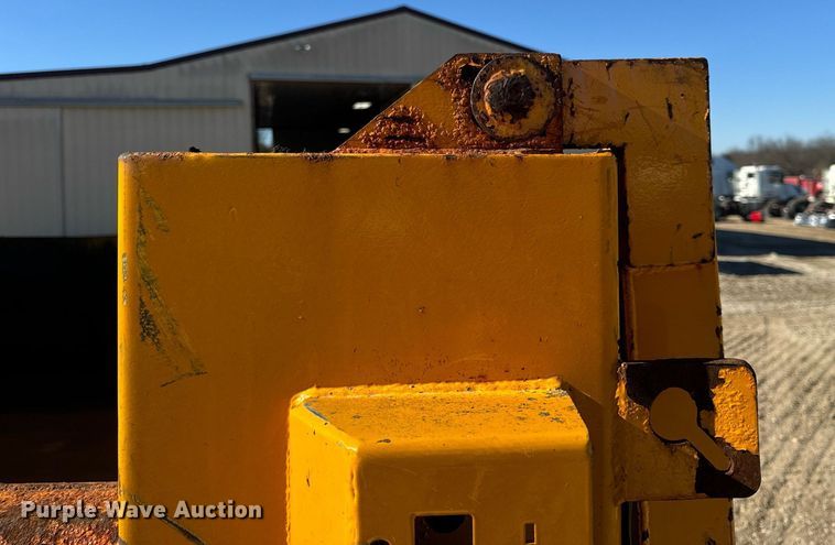 image for item EN5166 2006 International 7400 Crew Cab dump truck