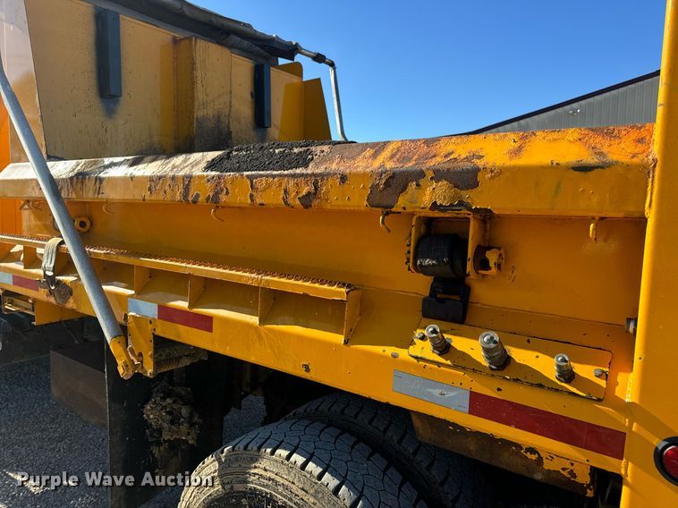 image for item EN5166 2006 International 7400 Crew Cab dump truck