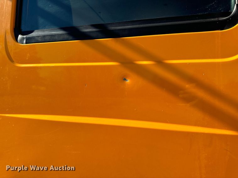 image for item EN5166 2006 International 7400 Crew Cab dump truck