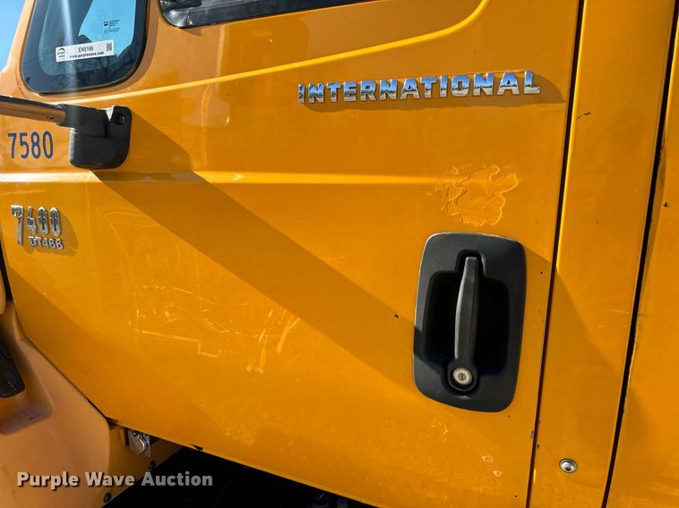 image for item EN5166 2006 International 7400 Crew Cab dump truck