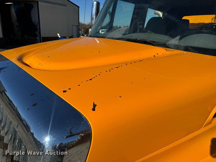 image for item EN5166 2006 International 7400 Crew Cab dump truck