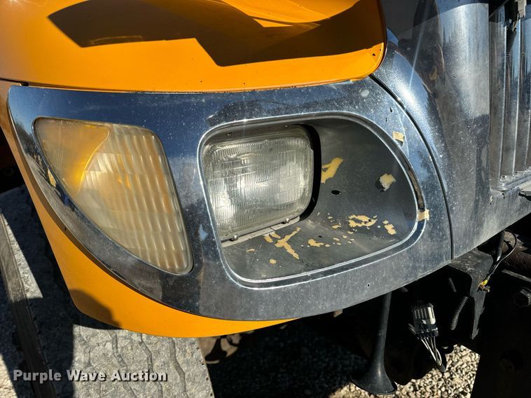 image for item EN5166 2006 International 7400 Crew Cab dump truck