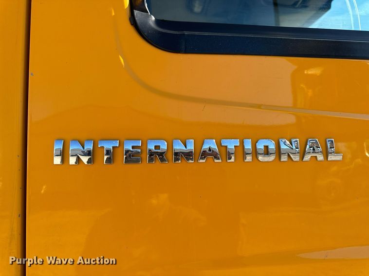 image for item EN5166 2006 International 7400 Crew Cab dump truck