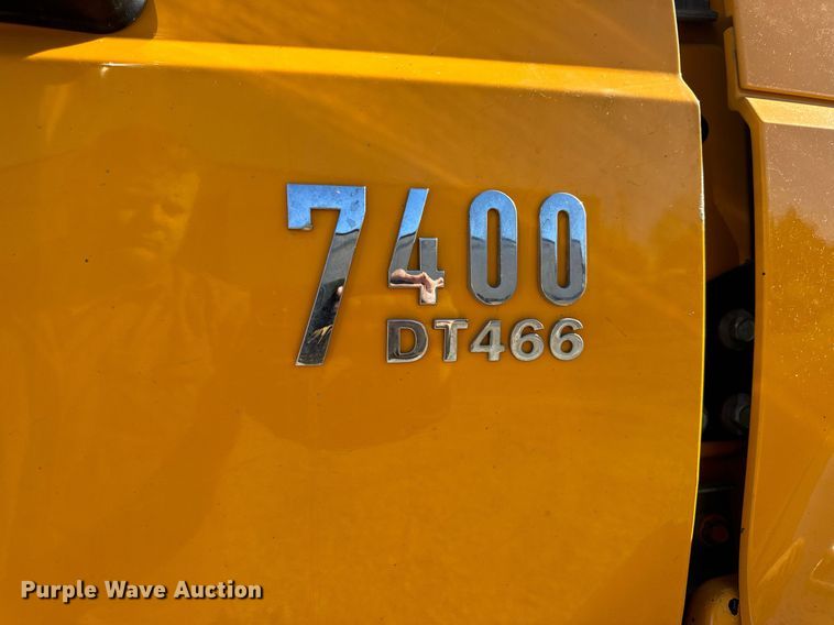 image for item EN5166 2006 International 7400 Crew Cab dump truck