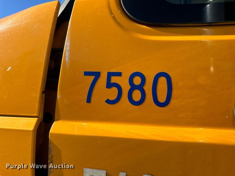 image for item EN5166 2006 International 7400 Crew Cab dump truck