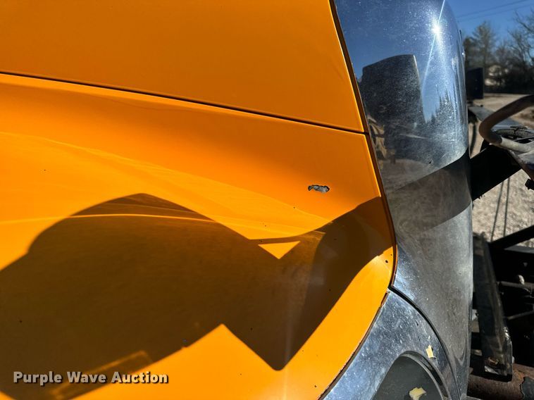 image for item EN5166 2006 International 7400 Crew Cab dump truck