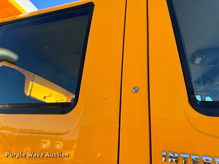 image for item EN5166 2006 International 7400 Crew Cab dump truck