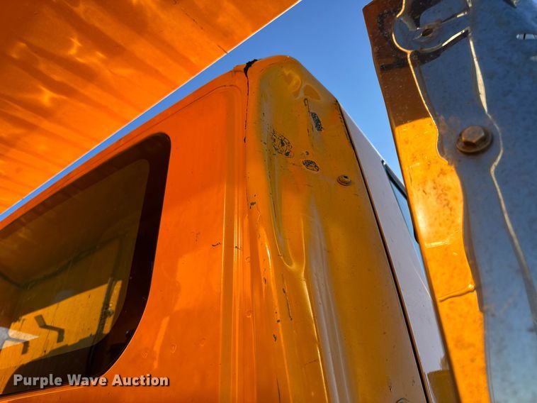 image for item EN5166 2006 International 7400 Crew Cab dump truck