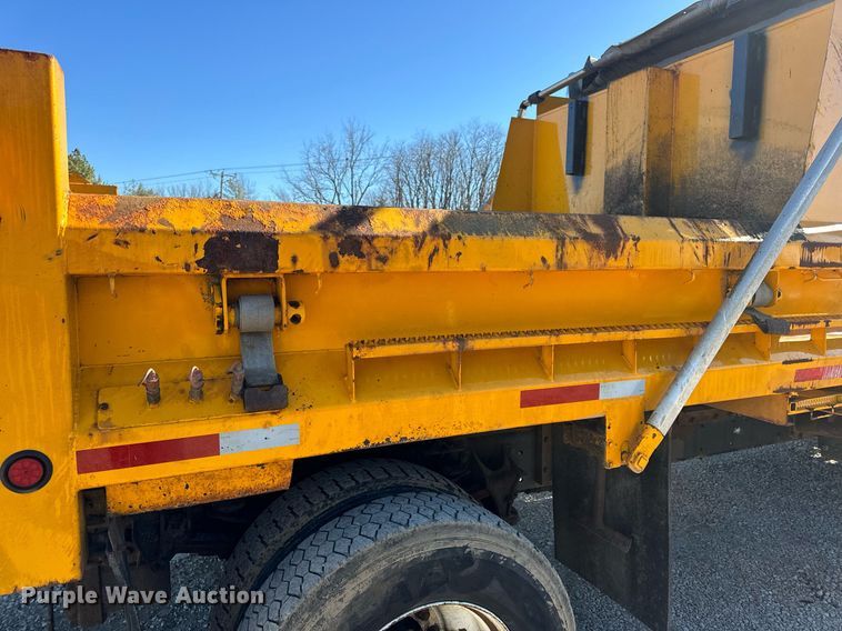 image for item EN5166 2006 International 7400 Crew Cab dump truck