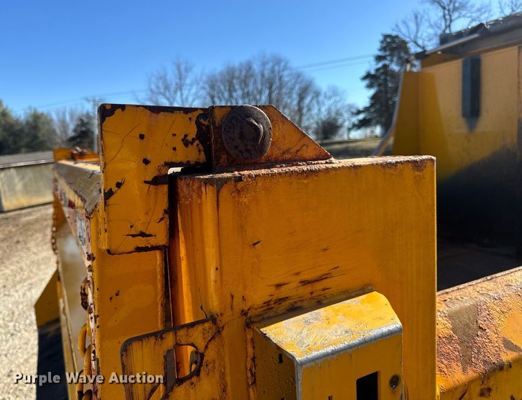 image for item EN5166 2006 International 7400 Crew Cab dump truck