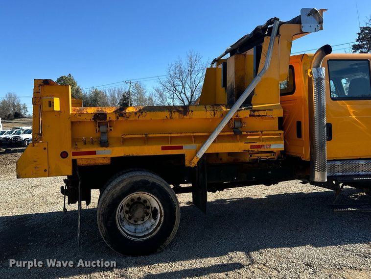 image for item EN5166 2006 International 7400 Crew Cab dump truck