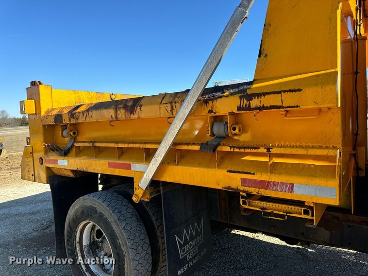 image for item EN5166 2006 International 7400 Crew Cab dump truck