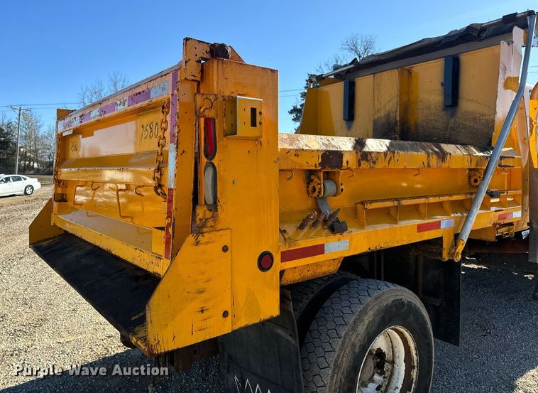 image for item EN5166 2006 International 7400 Crew Cab dump truck