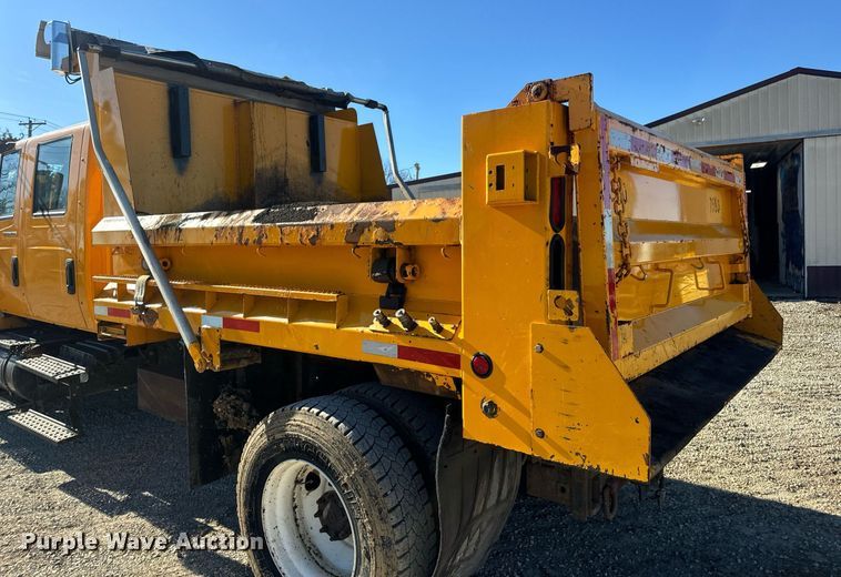 image for item EN5166 2006 International 7400 Crew Cab dump truck