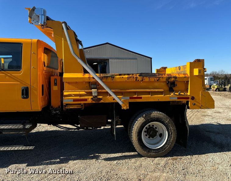 image for item EN5166 2006 International 7400 Crew Cab dump truck